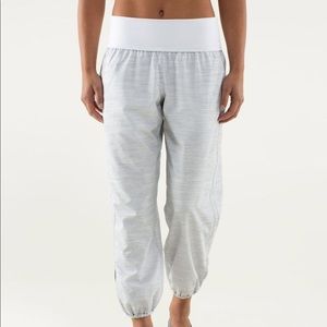 VGUC Lululemon Om Pants in Commuter Denim, size 6